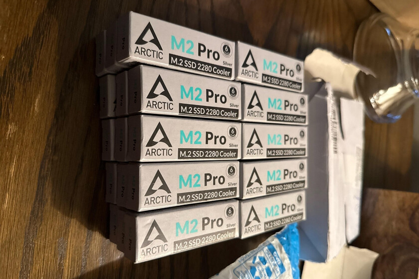 Un afortunado pidió una alcoba para su SSD en Amazon, recibió 30 veces la misma y ninguna le resultó útil