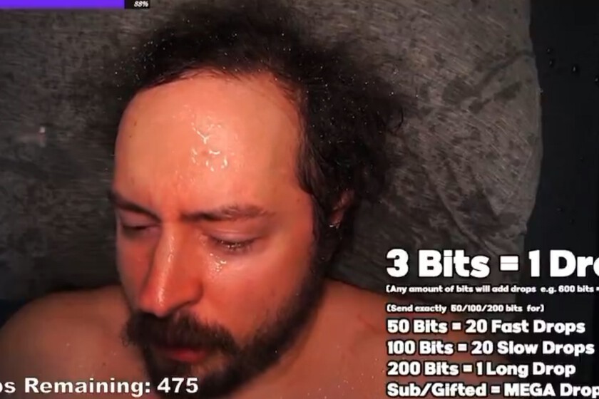 Sufrió tortura china en directo a cambio de billete como si viviera en Black Mirror y ahora Twitch le banea