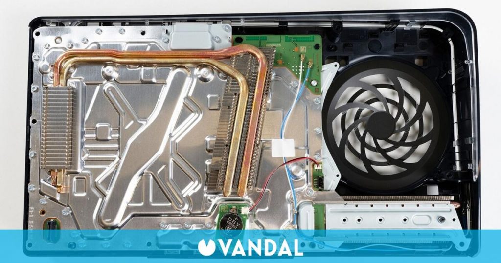 Sony destripa PS5 Pro y nos enseña cómo es el interior de su consola más potente hasta la época